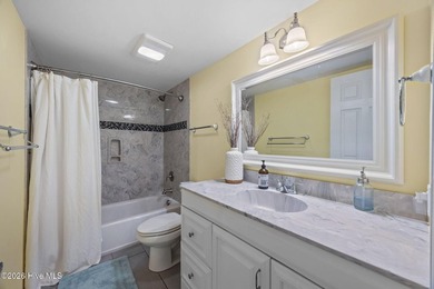 BEAUTIFUL AND SERENE SETTING! WEST WIND TOWNHOME ON LAKE IN on Harbour Point Golf Club in North Carolina - for sale on GolfHomes.com, golf home, golf lot