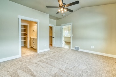 It's a beautiful life in this spacious single level townhouse! on Village Greens Golf Club in Montana - for sale on GolfHomes.com, golf home, golf lot