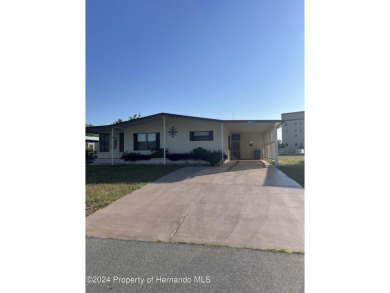 Great curb appeal. This 2 bedroom 2 bath has room to spread out on High Point Golf Club, Inc. in Florida - for sale on GolfHomes.com, golf home, golf lot