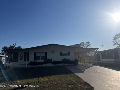 Great curb appeal. This 2 bedroom 2 bath has room to spread out on High Point Golf Club, Inc. in Florida - for sale on GolfHomes.com, golf home, golf lot