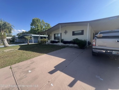 Great curb appeal. This 2 bedroom 2 bath has room to spread out on High Point Golf Club, Inc. in Florida - for sale on GolfHomes.com, golf home, golf lot