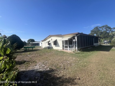 Great curb appeal. This 2 bedroom 2 bath has room to spread out on High Point Golf Club, Inc. in Florida - for sale on GolfHomes.com, golf home, golf lot