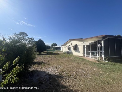 Great curb appeal. This 2 bedroom 2 bath has room to spread out on High Point Golf Club, Inc. in Florida - for sale on GolfHomes.com, golf home, golf lot