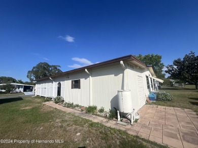 Great curb appeal. This 2 bedroom 2 bath has room to spread out on High Point Golf Club, Inc. in Florida - for sale on GolfHomes.com, golf home, golf lot