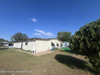 Great curb appeal. This 2 bedroom 2 bath has room to spread out on High Point Golf Club, Inc. in Florida - for sale on GolfHomes.com, golf home, golf lot