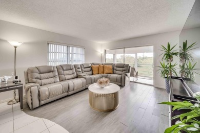 Spacious updated CORNER penthouse unit with great views in the on Inverrary Country Club in Florida - for sale on GolfHomes.com, golf home, golf lot