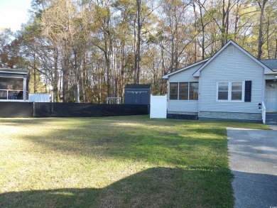 Great home. 3 bedrooms/2 bathrooms.  All new flooring and fresh on Arrowhead Country Club in South Carolina - for sale on GolfHomes.com, golf home, golf lot