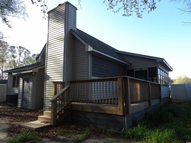 Great home. 3 bedrooms/2 bathrooms.  All new flooring and fresh on Arrowhead Country Club in South Carolina - for sale on GolfHomes.com, golf home, golf lot