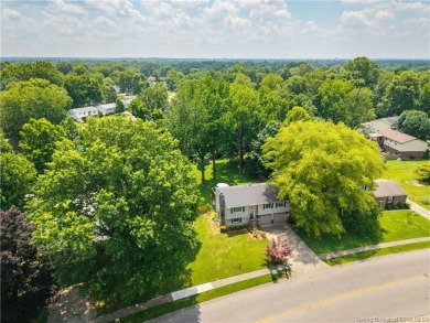 LOCATION - FANTASTIC 3 bed, 2 bath Bi-Level with  1600 sq ft on Jeffersonville Elks Golf Club in Indiana - for sale on GolfHomes.com, golf home, golf lot