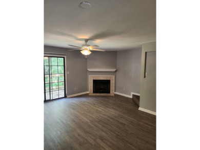 Wonderful townhouse setting close to Hilaman Golf course. Great on Hilaman Park Golf Course in Florida - for sale on GolfHomes.com, golf home, golf lot