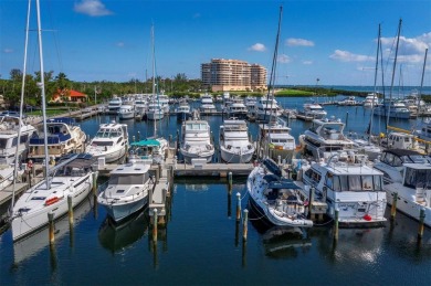 Under contract-accepting backup offers. An extraordinary on Longboat Key Golf Club Resort in Florida - for sale on GolfHomes.com, golf home, golf lot