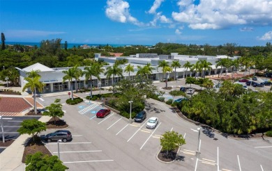 Under contract-accepting backup offers. An extraordinary on Longboat Key Golf Club Resort in Florida - for sale on GolfHomes.com, golf home, golf lot