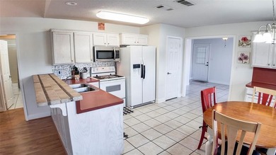 Beautifully maintained home located within the gated resort on Holly Lake Ranch Golf Club in Texas - for sale on GolfHomes.com, golf home, golf lot