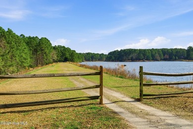 Beautiful 0.86-acre homesite in the gated community of Pinewild on Pinewild Country Club of Pinehurst in North Carolina - for sale on GolfHomes.com, golf home, golf lot
