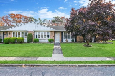 Welcome to this inviting 2-bedroom, 2-bathroom condo, which on Leisure Village Golf Course in New York - for sale on GolfHomes.com, golf home, golf lot