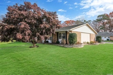 Welcome to this inviting 2-bedroom, 2-bathroom condo, which on Leisure Village Golf Course in New York - for sale on GolfHomes.com, golf home, golf lot