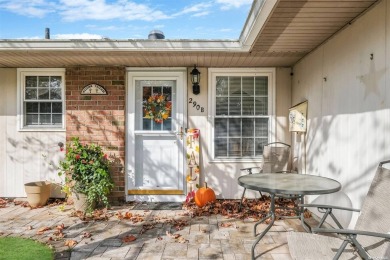 Welcome to this inviting 2-bedroom, 2-bathroom condo, which on Leisure Village Golf Course in New York - for sale on GolfHomes.com, golf home, golf lot