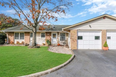 Welcome to this inviting 2-bedroom, 2-bathroom condo, which on Leisure Village Golf Course in New York - for sale on GolfHomes.com, golf home, golf lot