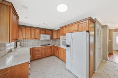 Welcome to this inviting 2-bedroom, 2-bathroom condo, which on Leisure Village Golf Course in New York - for sale on GolfHomes.com, golf home, golf lot