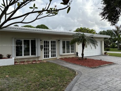 Opportunity awaits with this 3-bedroom, 2-bathroom Hollywood on Orangebrook Golf and Country Club in Florida - for sale on GolfHomes.com, golf home, golf lot