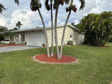 Opportunity awaits with this 3-bedroom, 2-bathroom Hollywood on Orangebrook Golf and Country Club in Florida - for sale on GolfHomes.com, golf home, golf lot