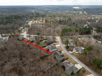Enjoy easy living in this well-located home with walk-out on Bella Vista - Metfield Golf Complex and Country Club in Arkansas - for sale on GolfHomes.com, golf home, golf lot