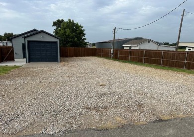This is a newly remodeled mobile home in Horseshoe Bend Air Park on Horseshoe Bend Country Club in Texas - for sale on GolfHomes.com, golf home, golf lot