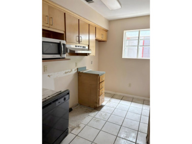 End unit Townhouse with partial lake and Hilaman Golf Course on Hilaman Park Golf Course in Florida - for sale on GolfHomes.com, golf home, golf lot