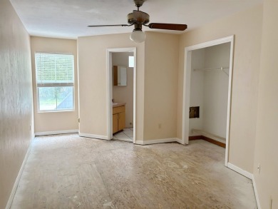 End unit Townhouse with partial lake and Hilaman Golf Course on Hilaman Park Golf Course in Florida - for sale on GolfHomes.com, golf home, golf lot