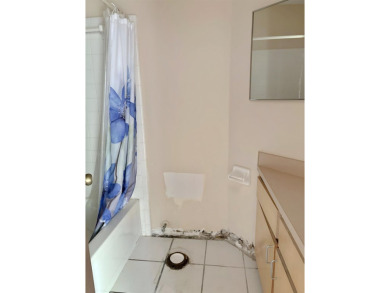 End unit Townhouse with partial lake and Hilaman Golf Course on Hilaman Park Golf Course in Florida - for sale on GolfHomes.com, golf home, golf lot