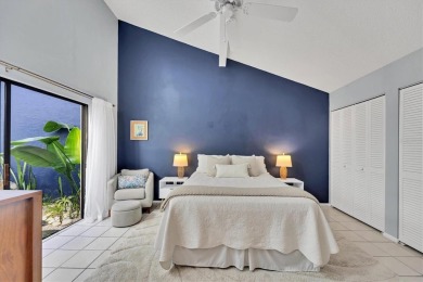 A Zen retreat on the green in Sarasota's sought-after Meadows on The Meadows Golf and Country Club in Florida - for sale on GolfHomes.com, golf home, golf lot