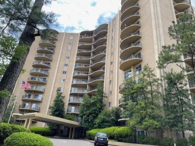 Wonderful first floor condo rarely available in Fairway Towers on Chickasaw Country Club in Tennessee - for sale on GolfHomes.com, golf home, golf lot