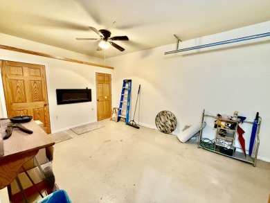 Enjoy beautiful, low-maintenance living in this updated 914 sq on Smoky Hill Country Club in Kansas - for sale on GolfHomes.com, golf home, golf lot