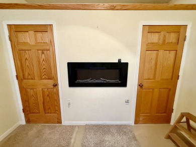 Enjoy beautiful, low-maintenance living in this updated 914 sq on Smoky Hill Country Club in Kansas - for sale on GolfHomes.com, golf home, golf lot
