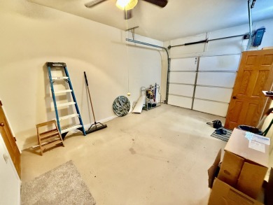 Enjoy beautiful, low-maintenance living in this updated 914 sq on Smoky Hill Country Club in Kansas - for sale on GolfHomes.com, golf home, golf lot