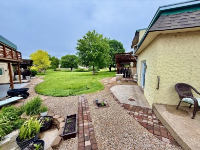 Enjoy beautiful, low-maintenance living in this updated 914 sq on Smoky Hill Country Club in Kansas - for sale on GolfHomes.com, golf home, golf lot