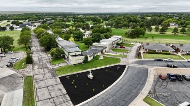 Enjoy beautiful, low-maintenance living in this updated 914 sq on Smoky Hill Country Club in Kansas - for sale on GolfHomes.com, golf home, golf lot