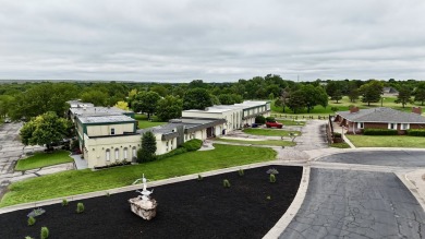 Enjoy beautiful, low-maintenance living in this updated 914 sq on Smoky Hill Country Club in Kansas - for sale on GolfHomes.com, golf home, golf lot