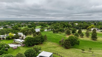 Enjoy beautiful, low-maintenance living in this updated 914 sq on Smoky Hill Country Club in Kansas - for sale on GolfHomes.com, golf home, golf lot