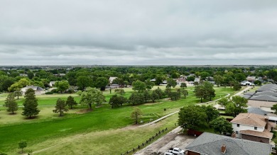 Enjoy beautiful, low-maintenance living in this updated 914 sq on Smoky Hill Country Club in Kansas - for sale on GolfHomes.com, golf home, golf lot