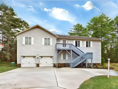 This expansive two-story home boasts over 2,900 sq. ft. of on Harbour Point Golf Club in North Carolina - for sale on GolfHomes.com, golf home, golf lot