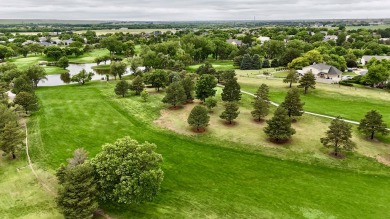 Enjoy beautiful, low-maintenance living in this updated 914 sq on Smoky Hill Country Club in Kansas - for sale on GolfHomes.com, golf home, golf lot