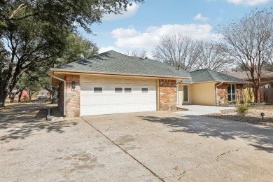 TOTAL UPDATED CUSTOM  LOOKS LIKE YOU WALKED INTO NEW HOME BUT on Country View Golf Course in Texas - for sale on GolfHomes.com, golf home, golf lot