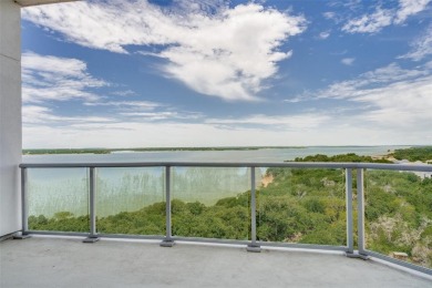 If you dream of living in a home with breathtaking views, it can on Grapevine Golf Course in Texas - for sale on GolfHomes.com, golf home, golf lot
