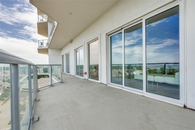If you dream of living in a home with breathtaking views, it can on Grapevine Golf Course in Texas - for sale on GolfHomes.com, golf home, golf lot
