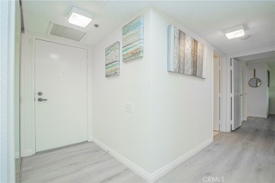 Welcome to this spacious 2 bedroom, 2 bathroom residence at The on Leisure Village Par 3 Golf Course in California - for sale on GolfHomes.com, golf home, golf lot