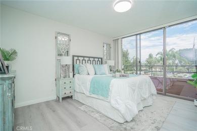 Welcome to this spacious 2 bedroom, 2 bathroom residence at The on Leisure Village Par 3 Golf Course in California - for sale on GolfHomes.com, golf home, golf lot