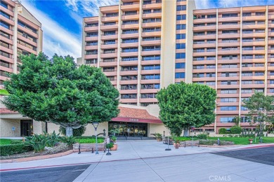 Welcome to this spacious 2 bedroom, 2 bathroom residence at The on Leisure Village Par 3 Golf Course in California - for sale on GolfHomes.com, golf home, golf lot