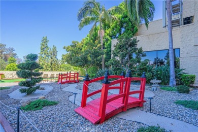 Welcome to this spacious 2 bedroom, 2 bathroom residence at The on Leisure Village Par 3 Golf Course in California - for sale on GolfHomes.com, golf home, golf lot