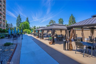 Welcome to this spacious 2 bedroom, 2 bathroom residence at The on Leisure Village Par 3 Golf Course in California - for sale on GolfHomes.com, golf home, golf lot